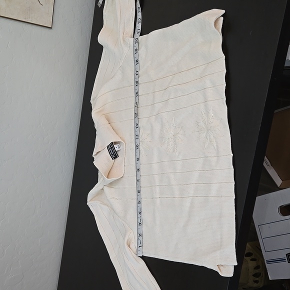 St. JOHN SPORT Cream Sequin Snowflake Sparkles Mock Neckline Size Small - Picture 12 of 13